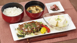 ユーグレナ 石垣産ユーグレナが入った『黒の美健バーグ膳〜銀あん仕立て』が「デニーズ」のレストランメニューとして10月29日より登場